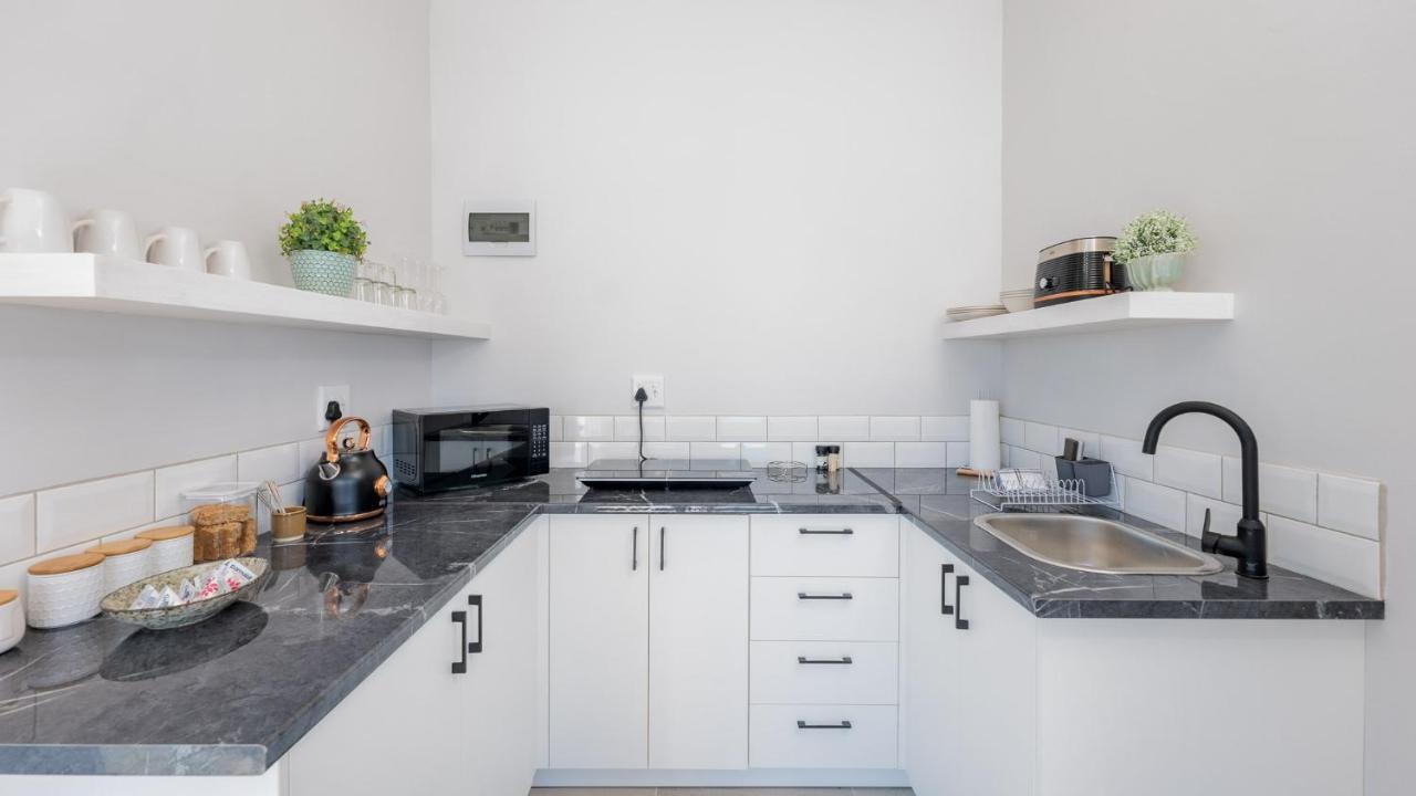 34.4 Degrees South Studio Apartment أقولاس المظهر الخارجي الصورة