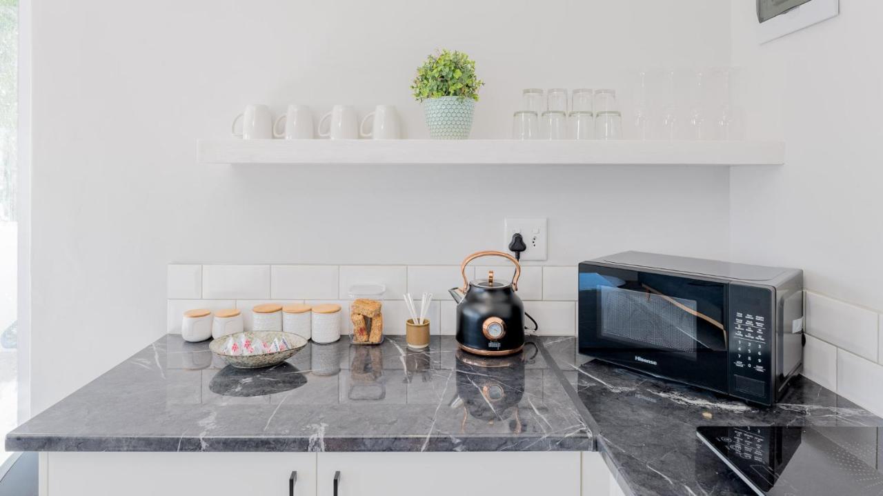 34.4 Degrees South Studio Apartment أقولاس المظهر الخارجي الصورة